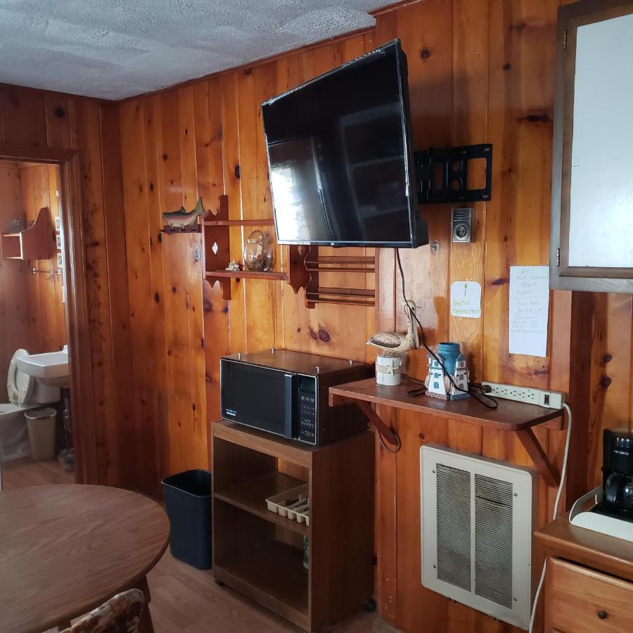 | Birchwood Motel