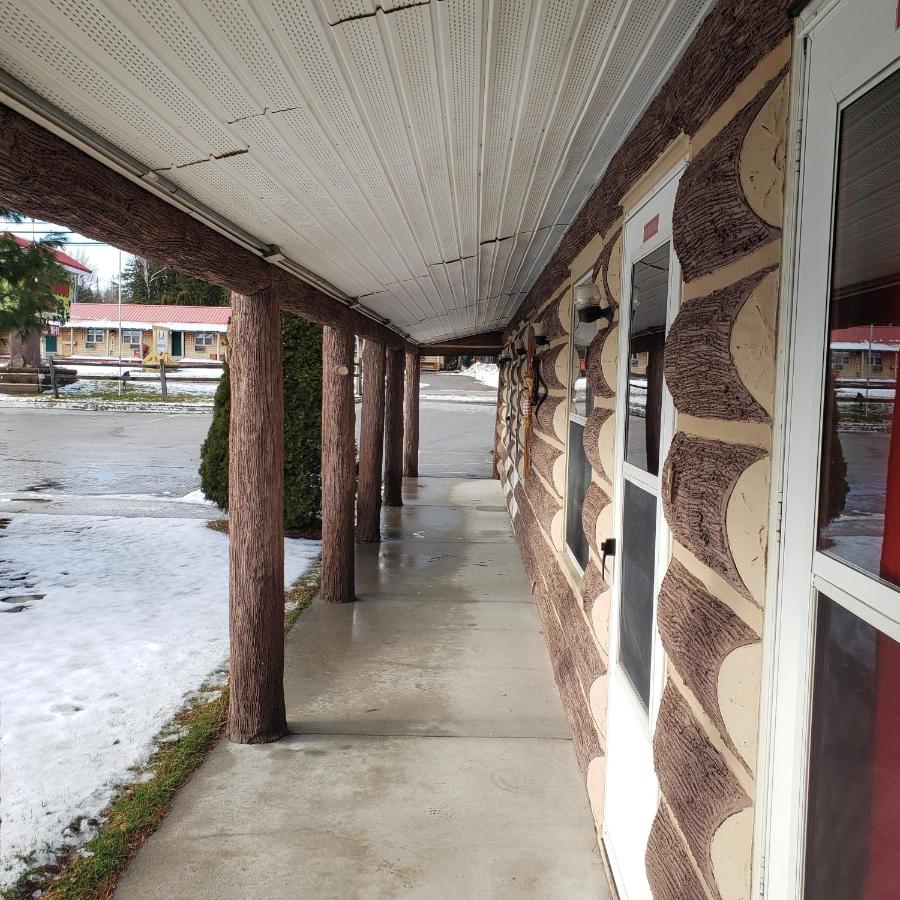 | Birchwood Motel