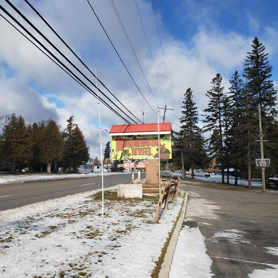 | Birchwood Motel