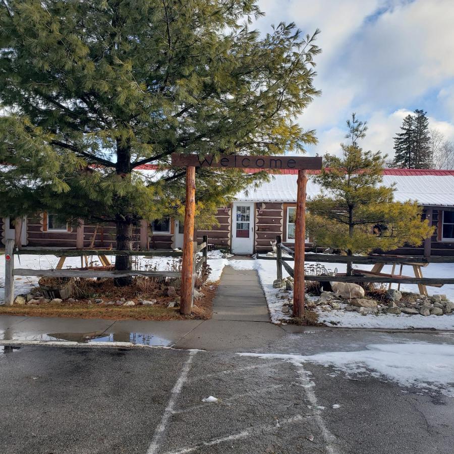 | Birchwood Motel