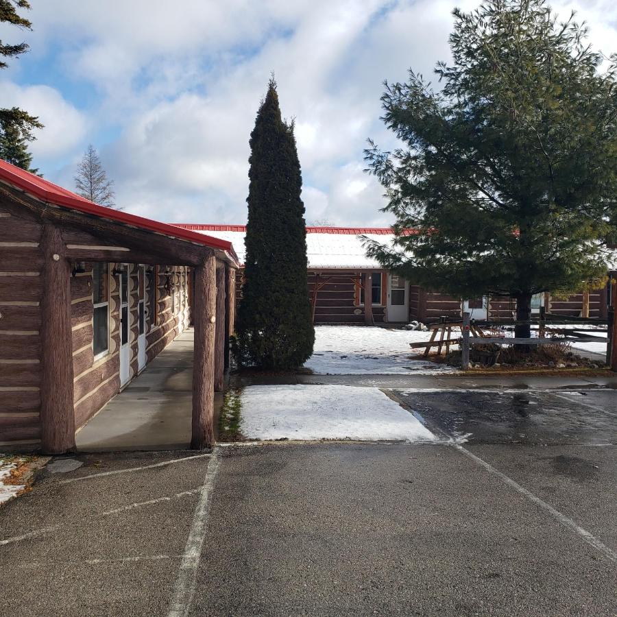 | Birchwood Motel