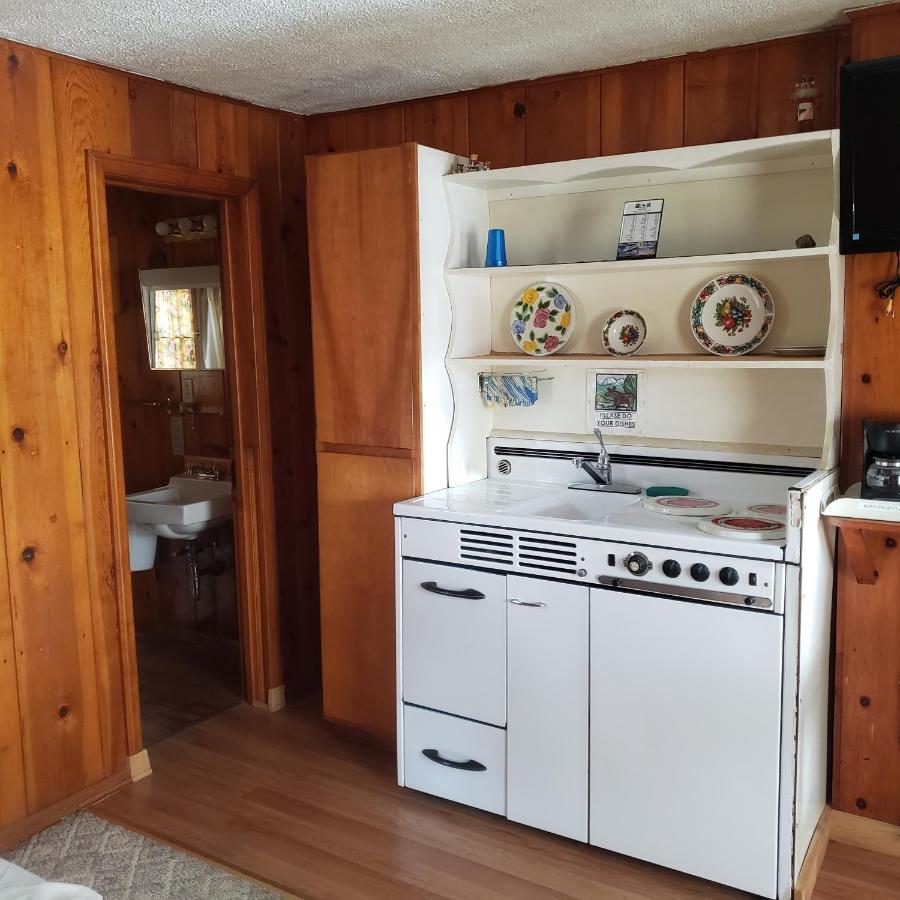 | Birchwood Motel