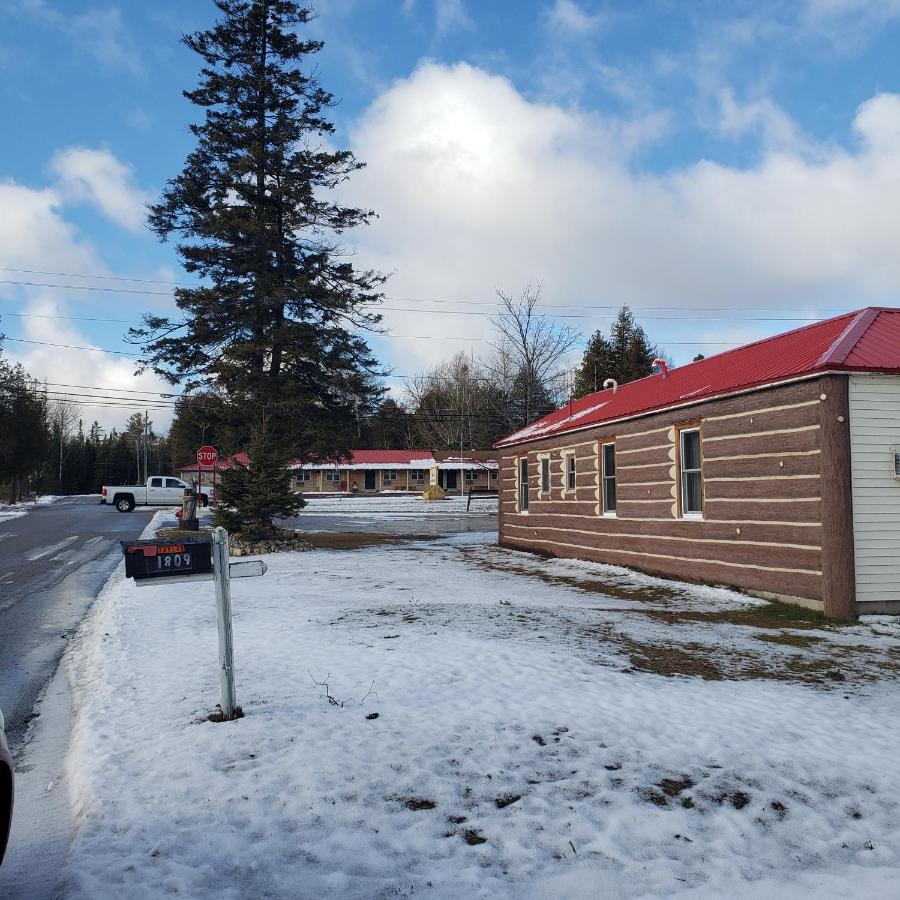 | Birchwood Motel