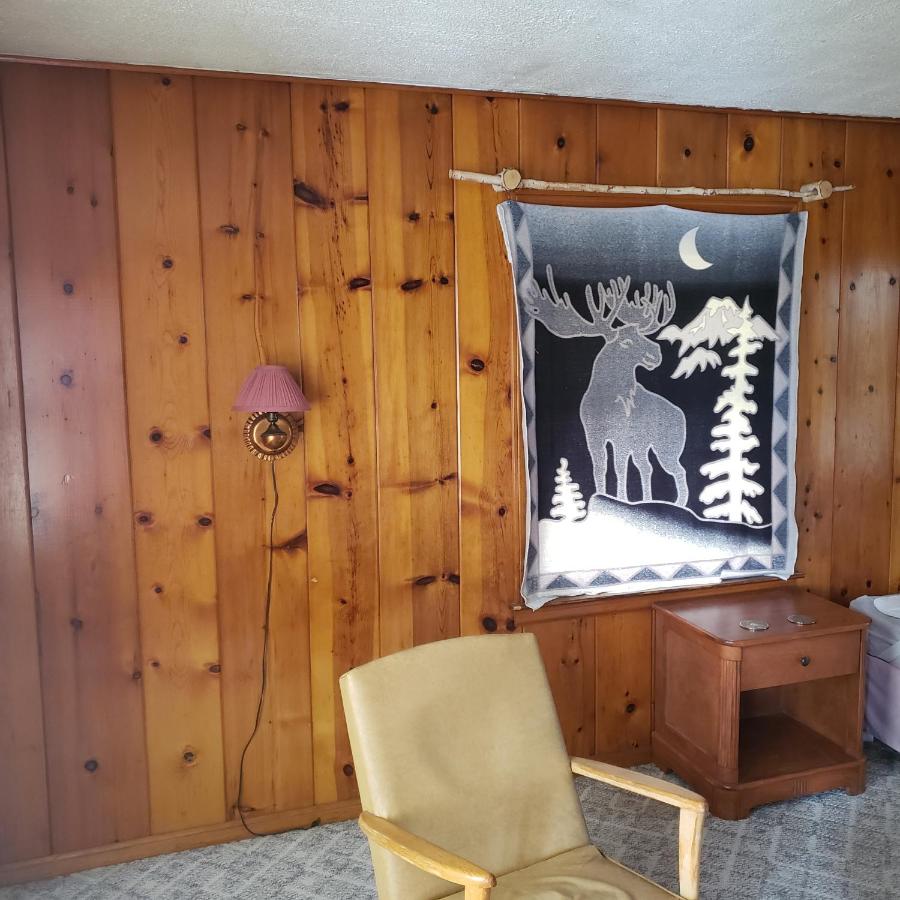 | Birchwood Motel