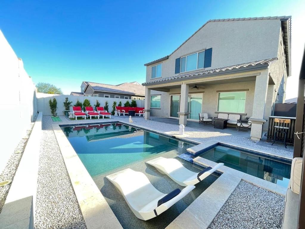 | Modern Home with Pool, Spa and Super Bowl Ready