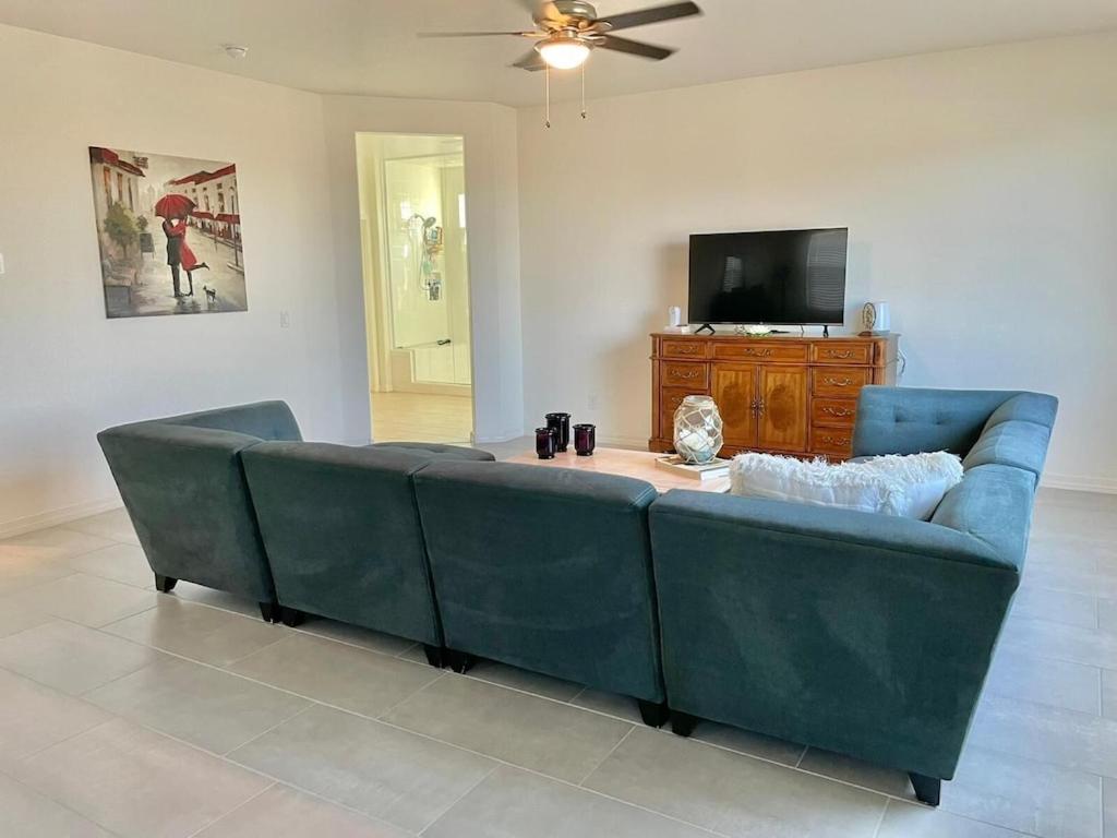 | Modern Home with Pool, Spa and Super Bowl Ready