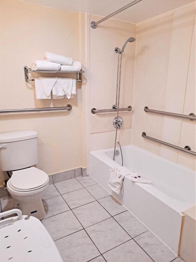 Queen Room - Disability Access - Non-Smoking at Studio 6 Suites Catonsville, Md – Baltimore West
