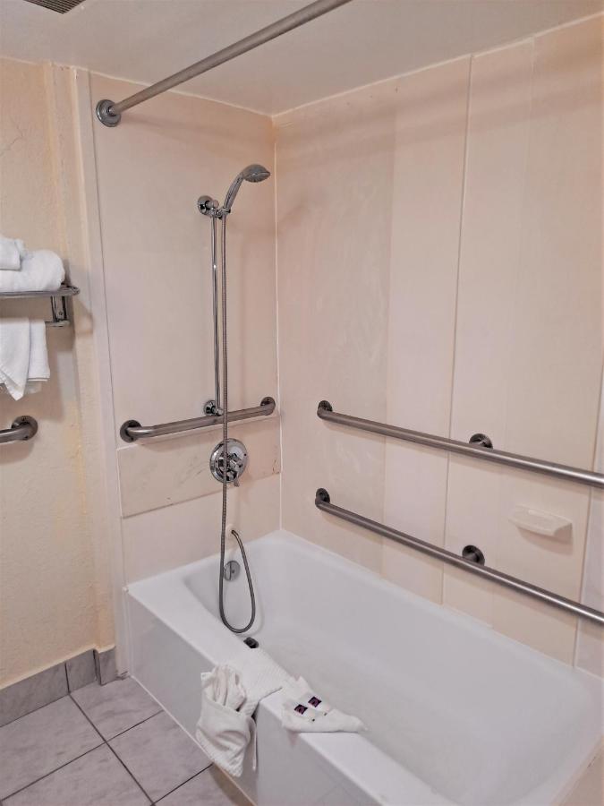 Queen Room - Disability Access - Non-Smoking at Studio 6 Suites Catonsville, Md – Baltimore West