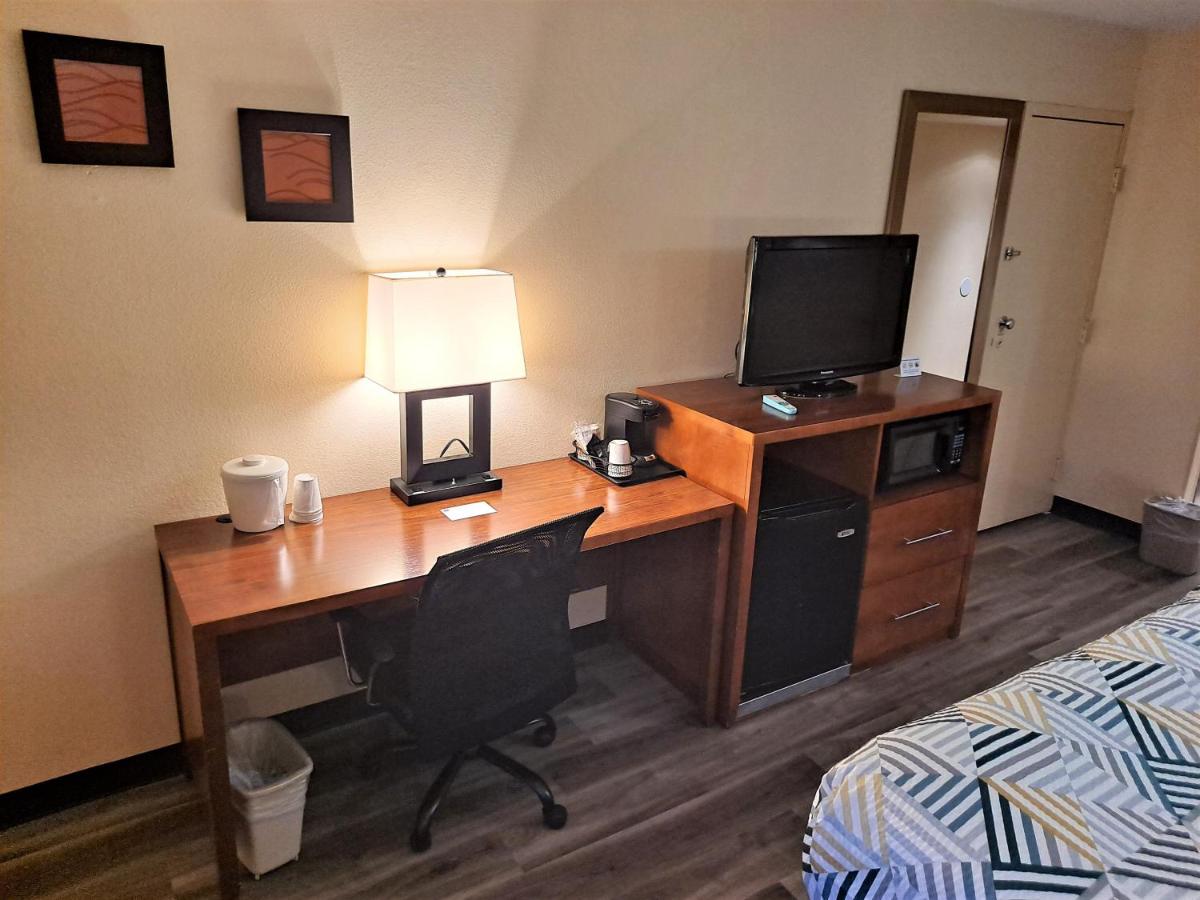 Queen Room - Disability Access - Non-Smoking at Studio 6 Suites Catonsville, Md – Baltimore West