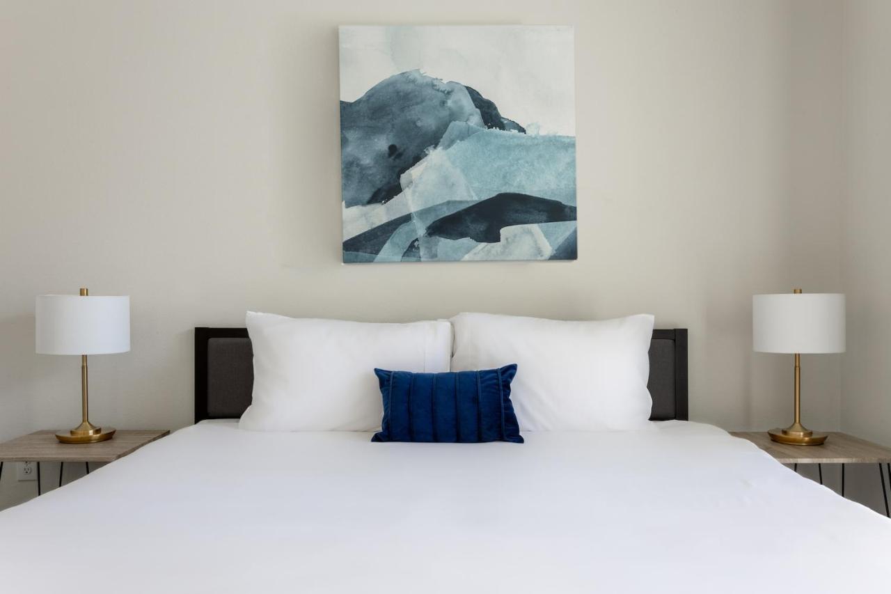 Two-Bedroom Apartment (Self Check-in with Virtual Front Desk) at Kasa Greenville Dallas
