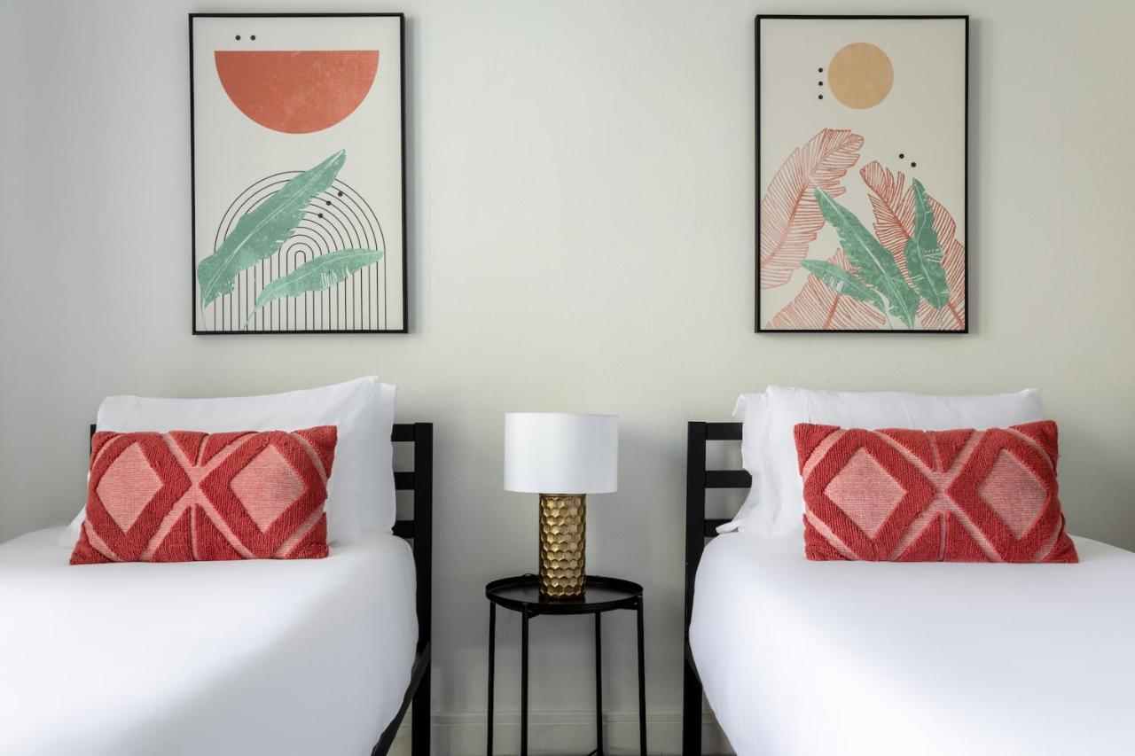 Two-Bedroom Apartment (Self Check-in with Virtual Front Desk) at Kasa Greenville Dallas