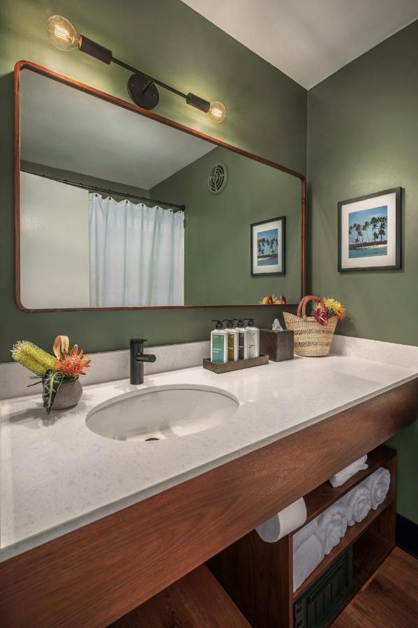 | PACIFIC 19 Kona