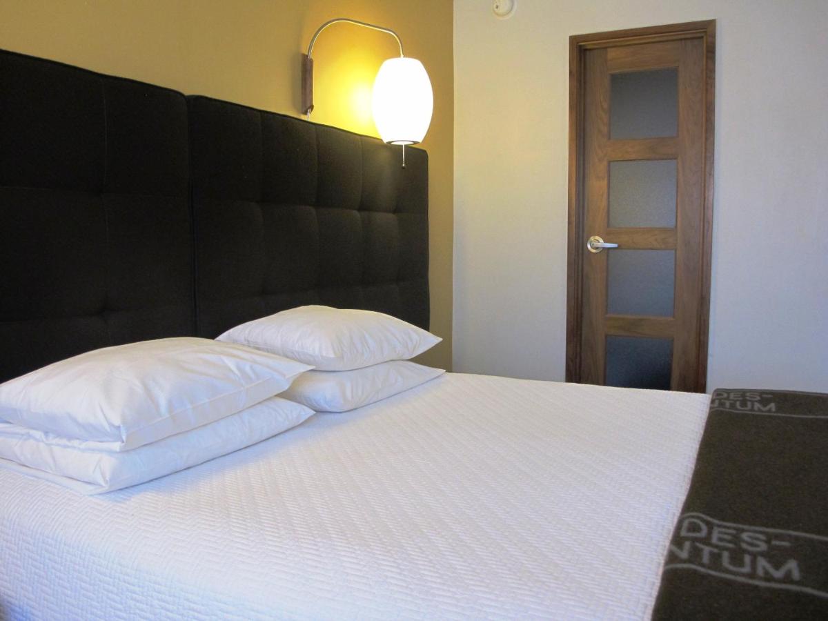 Queen Room at Modern Hotel