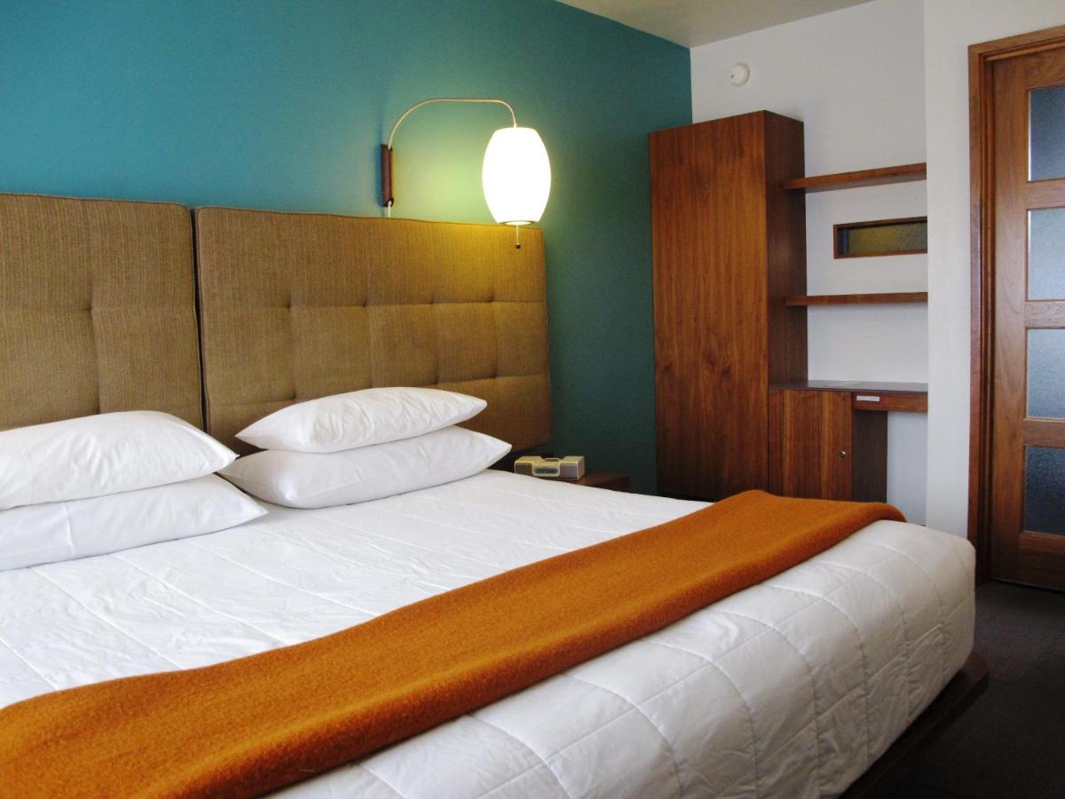King Room at Modern Hotel