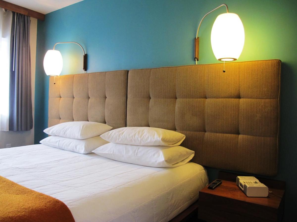 Queen Room at Modern Hotel