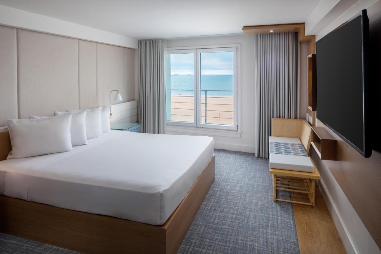 King Room with Ocean View at Allegria Hotel