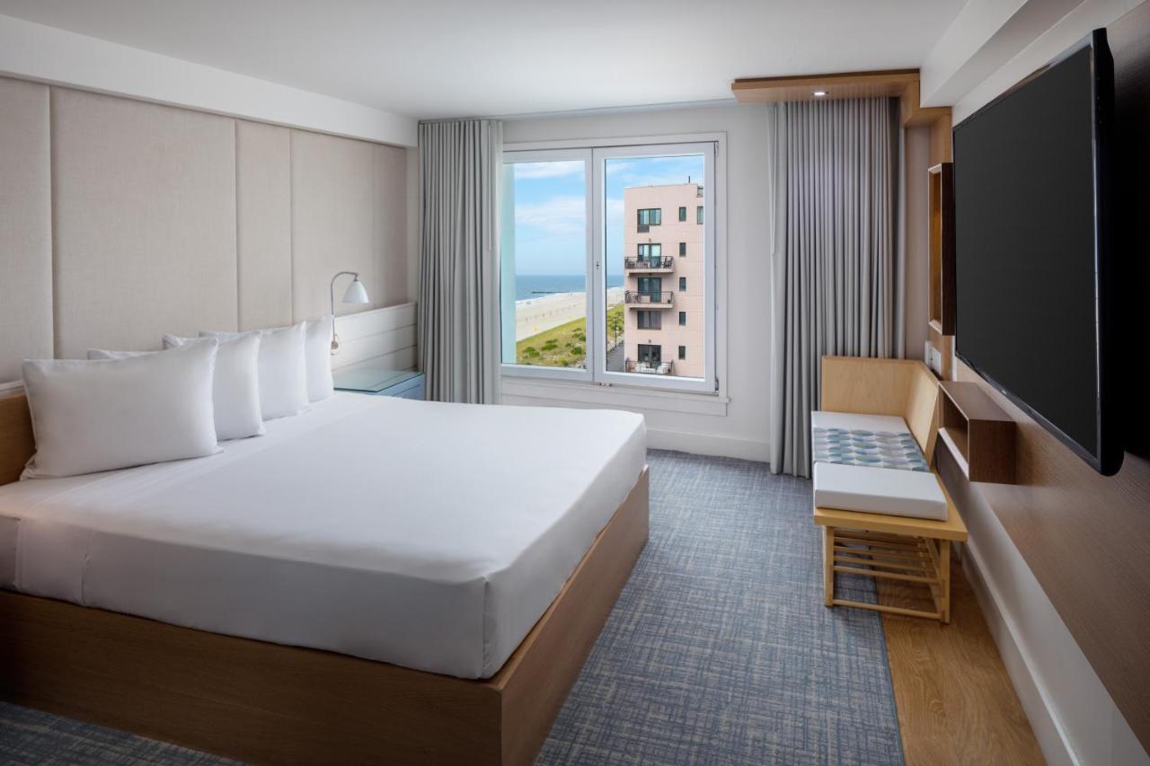 King Room with Partial Ocean View at Allegria Hotel