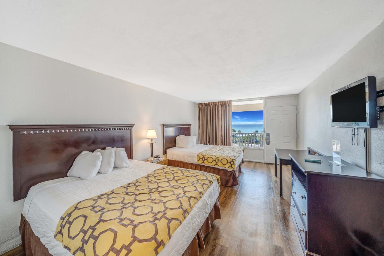 Queen Room with Two Queen Beds and Ocean View - Non-Smoking at Baymont by Wyndham Panama City Beach