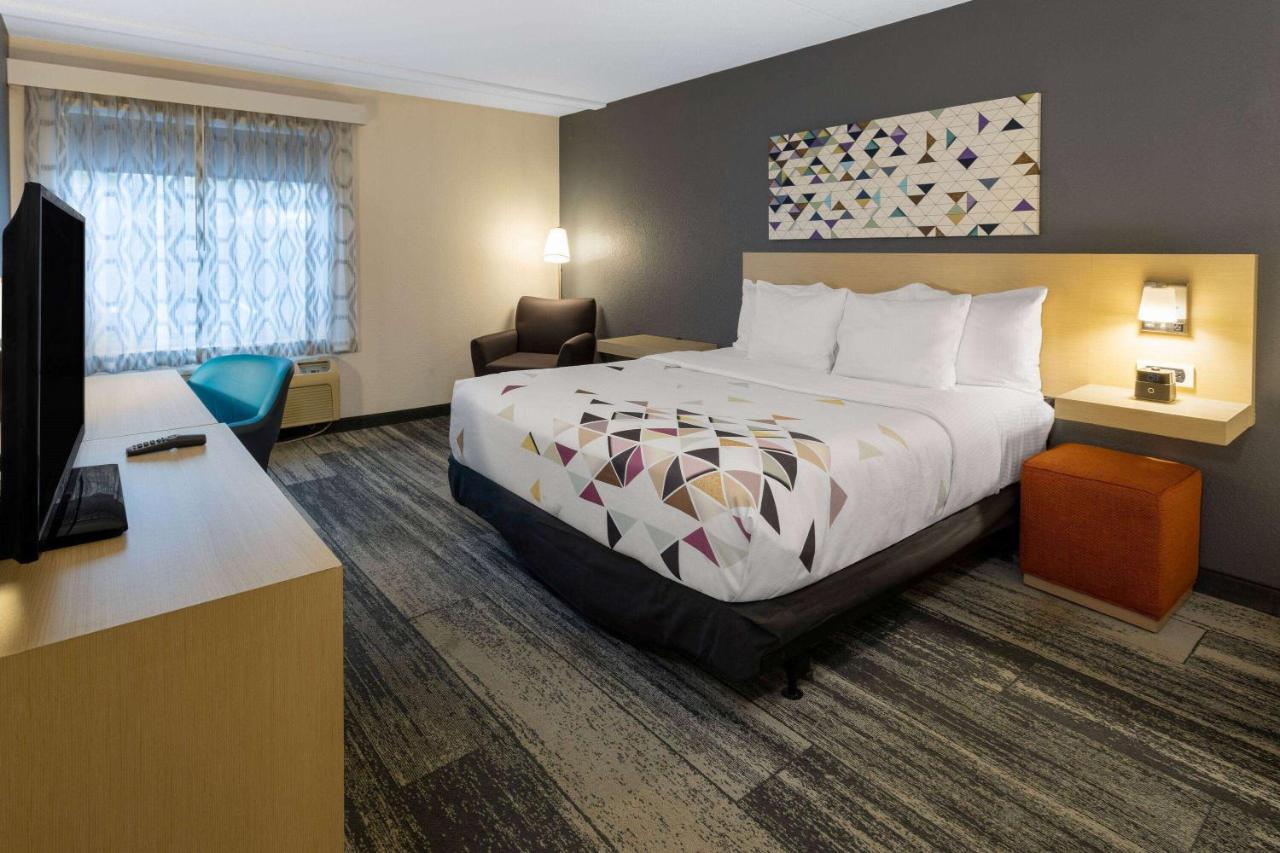 1 King Bed, Mobility and Hearing Accessible Room, Roll-In Shower, Non-Smoking at Baymont by Wyndham White Plains - Elmsford