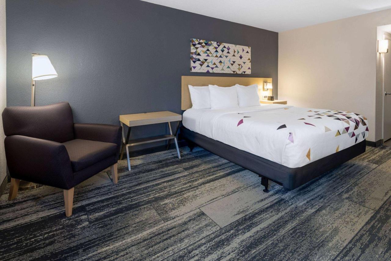 1 King Bed, Mobility and Hearing Accessible Room, Roll-In Shower, Non-Smoking at Baymont by Wyndham White Plains - Elmsford