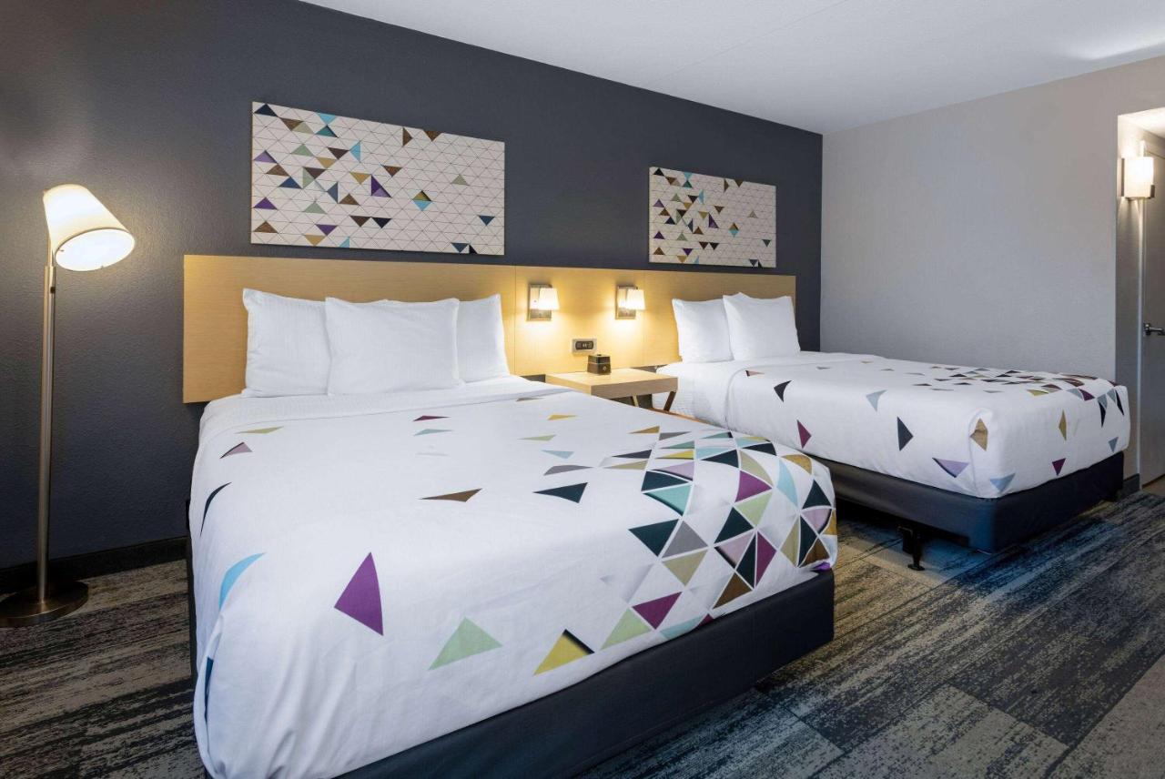 Queen Room with Two Queen Beds - Mobility Access at Baymont by Wyndham White Plains - Elmsford