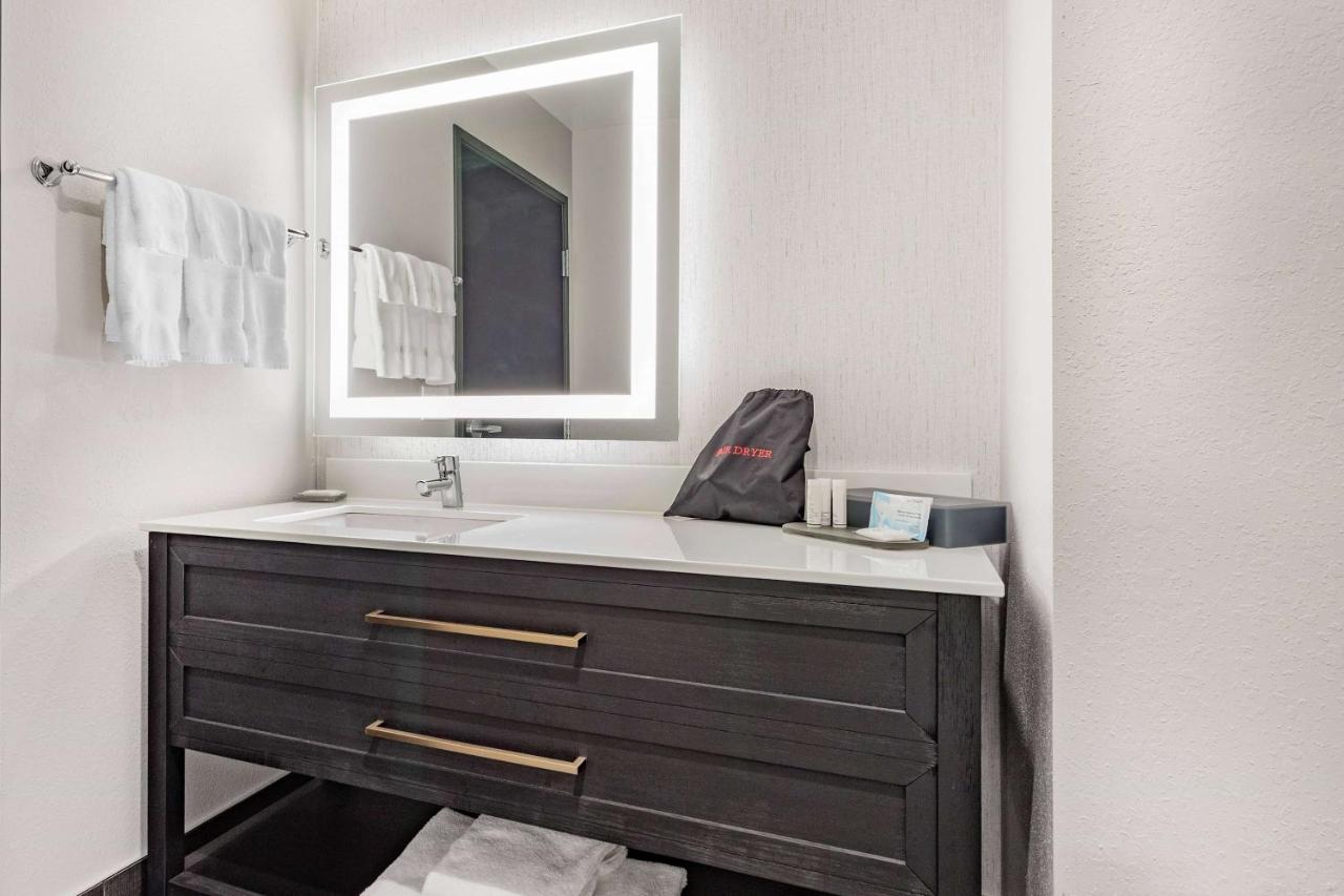 Deluxe Queen Room with Two Queen Beds - Non-Smoking at La Quinta Suites by Wyndham South Bend Notre Dame Area