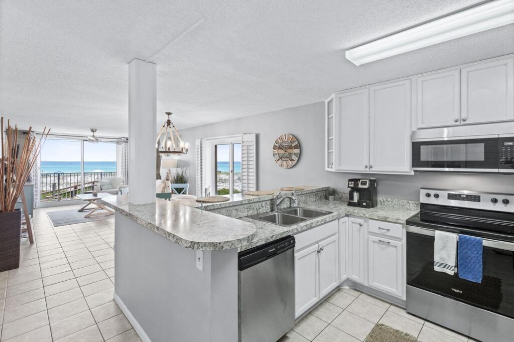 | NEW AMAZING VIEWS LOCATION ONLY 42 CONDOS PRIVATE BEACH HOLIDAY ISLE IN DESTIN !