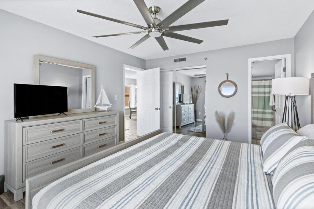 | NEW AMAZING VIEWS LOCATION ONLY 42 CONDOS PRIVATE BEACH HOLIDAY ISLE IN DESTIN !
