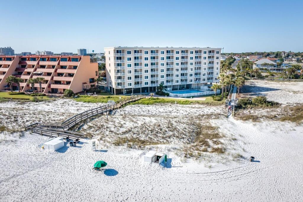 | NEW AMAZING VIEWS LOCATION ONLY 42 CONDOS PRIVATE BEACH HOLIDAY ISLE IN DESTIN !