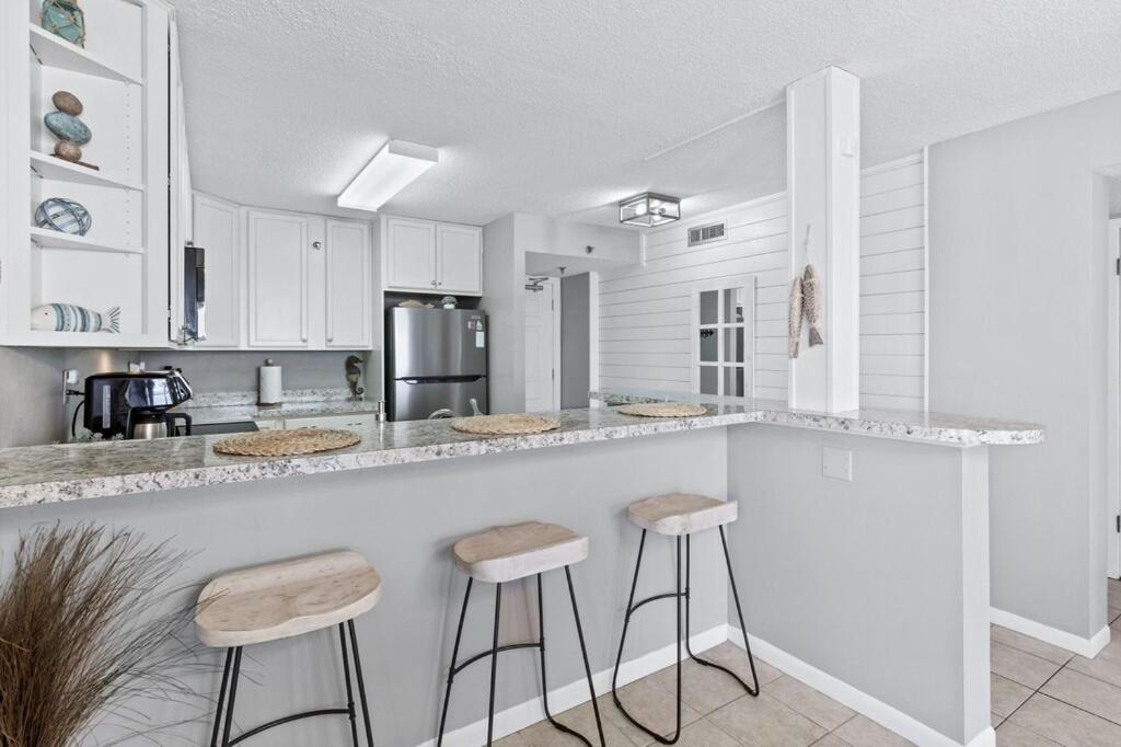 | NEW AMAZING VIEWS LOCATION ONLY 42 CONDOS PRIVATE BEACH HOLIDAY ISLE IN DESTIN !