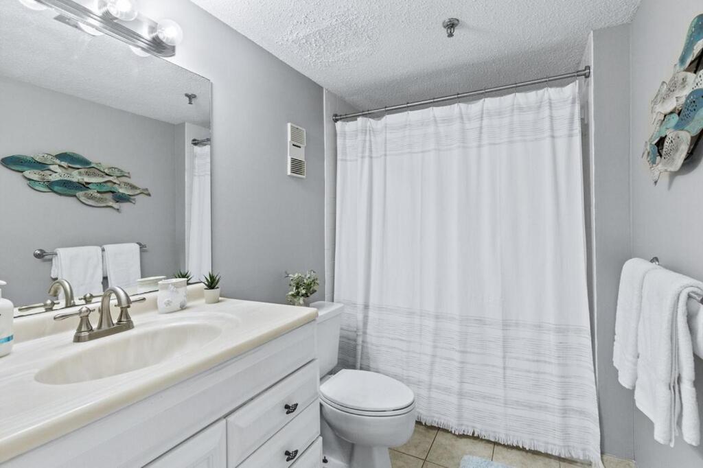 | NEW AMAZING VIEWS LOCATION ONLY 42 CONDOS PRIVATE BEACH HOLIDAY ISLE IN DESTIN !