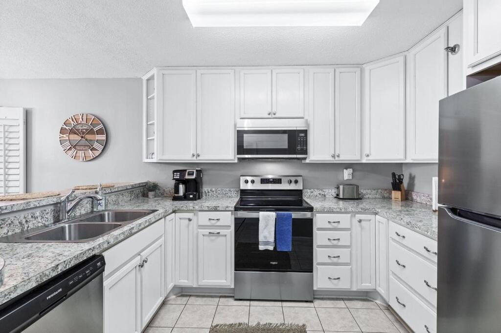 | NEW AMAZING VIEWS LOCATION ONLY 42 CONDOS PRIVATE BEACH HOLIDAY ISLE IN DESTIN !