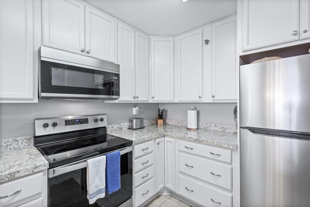 | NEW AMAZING VIEWS LOCATION ONLY 42 CONDOS PRIVATE BEACH HOLIDAY ISLE IN DESTIN !