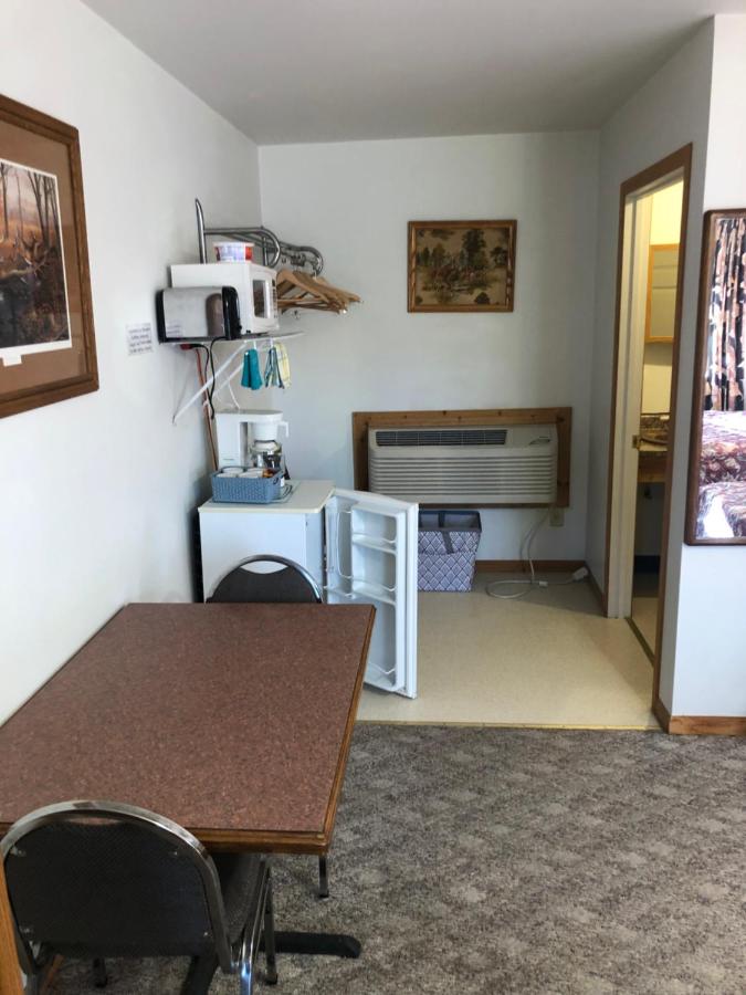 | Black Hills Motel at Quail's Crossing