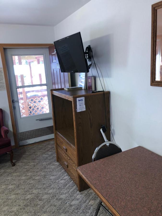 | Black Hills Motel at Quail's Crossing