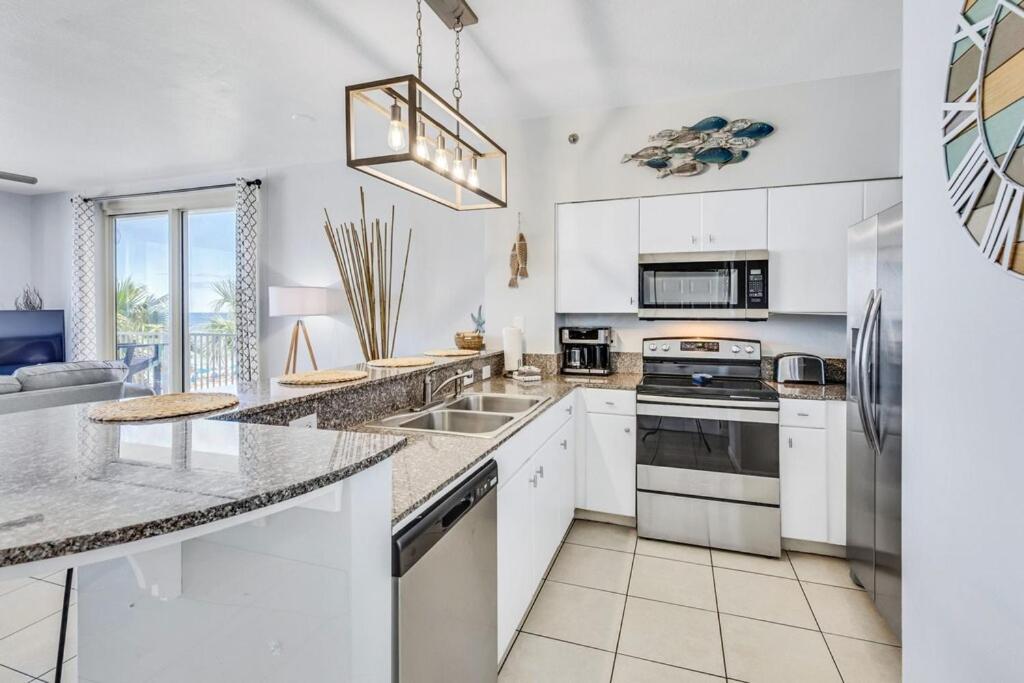 | MOST DESIRED BEST VIEWS SHORES CORNER UNIT NO ELEVATOR NEEDED 3RD FL FREE PARK