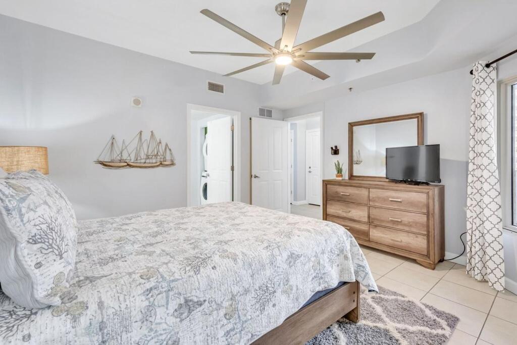 | MOST DESIRED BEST VIEWS SHORES CORNER UNIT NO ELEVATOR NEEDED 3RD FL FREE PARK