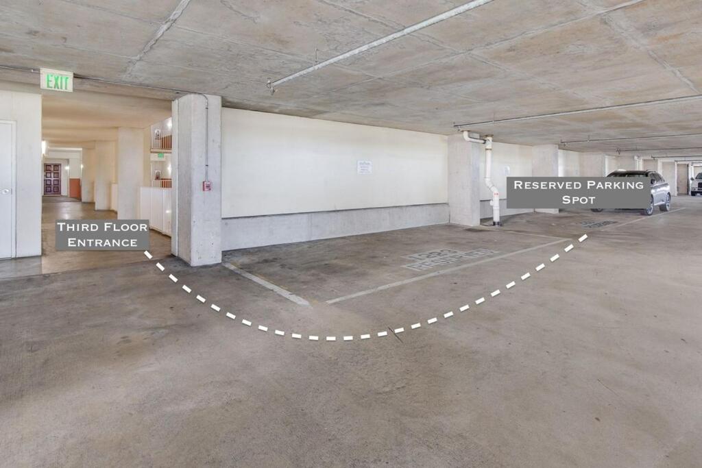 | MOST DESIRED BEST VIEWS SHORES CORNER UNIT NO ELEVATOR NEEDED 3RD FL FREE PARK
