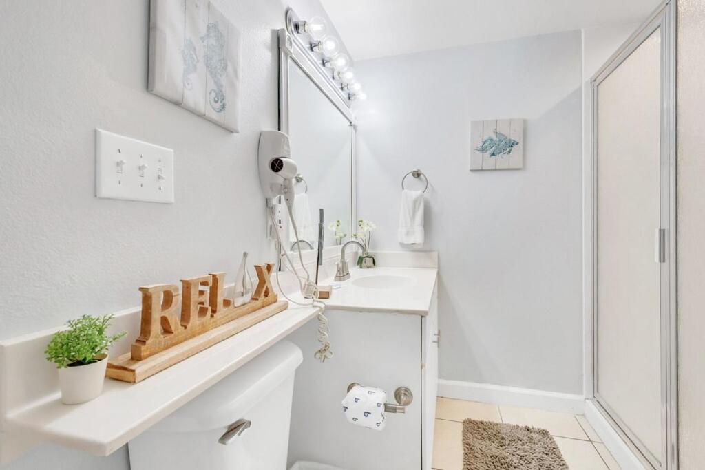 | MOST DESIRED BEST VIEWS SHORES CORNER UNIT NO ELEVATOR NEEDED 3RD FL FREE PARK