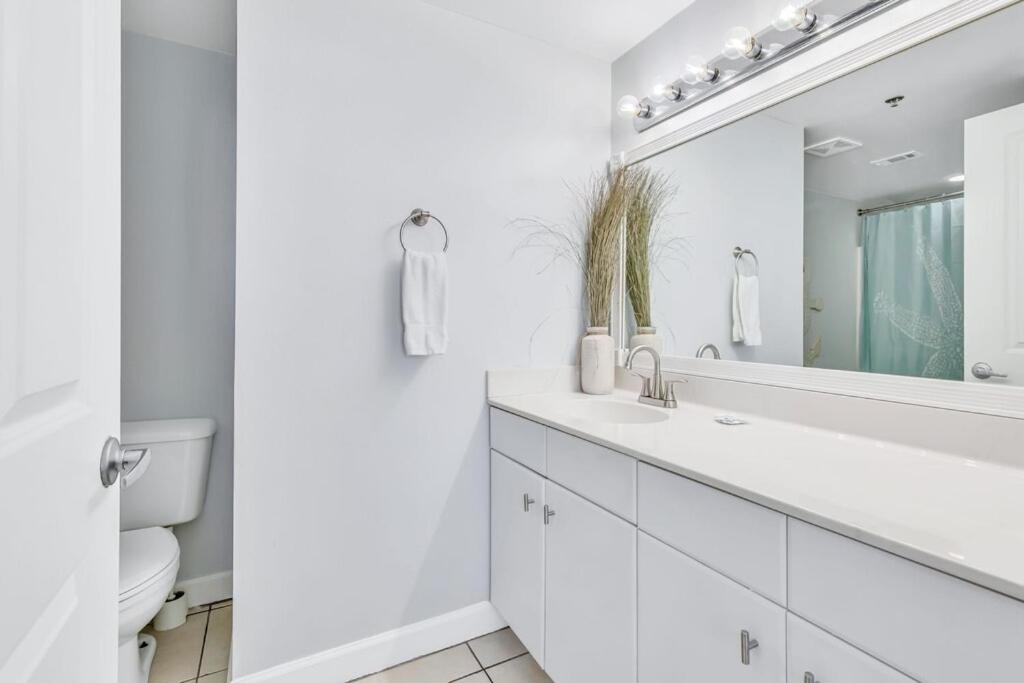 | MOST DESIRED BEST VIEWS SHORES CORNER UNIT NO ELEVATOR NEEDED 3RD FL FREE PARK