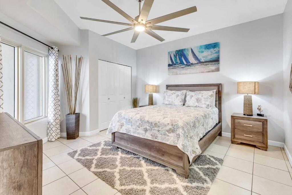 | MOST DESIRED BEST VIEWS SHORES CORNER UNIT NO ELEVATOR NEEDED 3RD FL FREE PARK