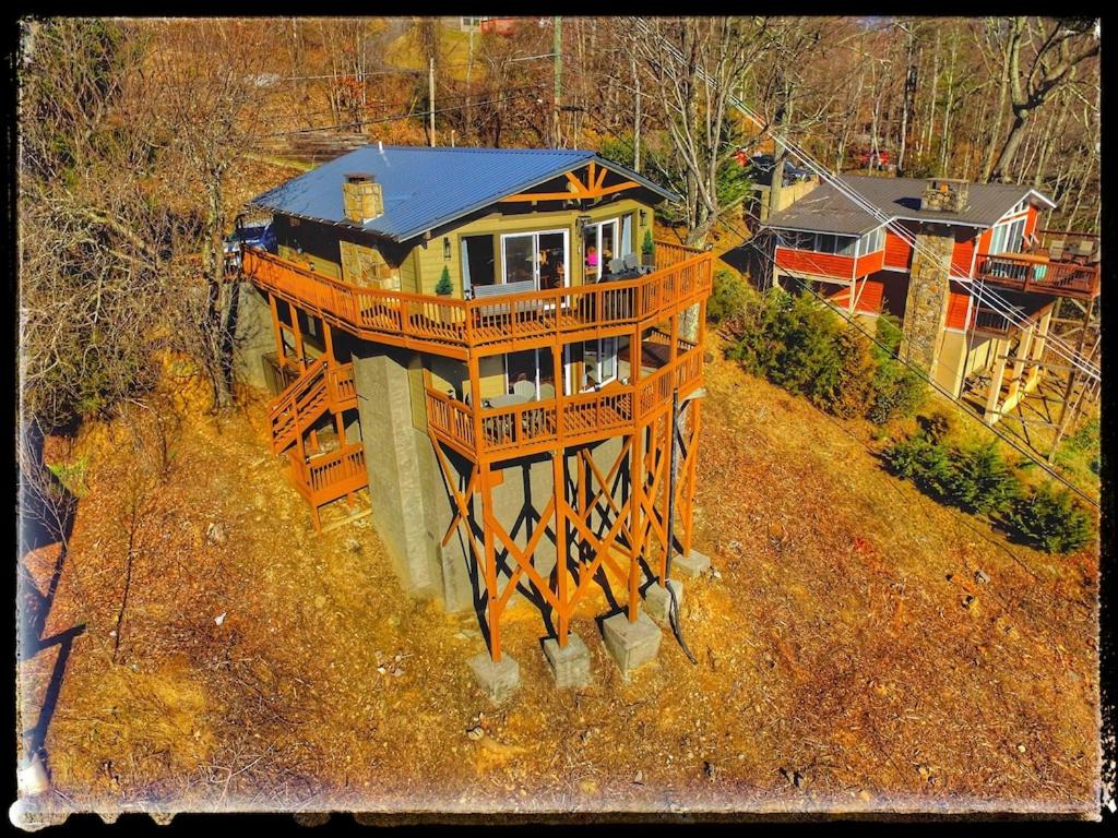  | BEST VIEWS OF DOWNTOWN LIGHTS ANAKEESTA MT LECONTE TRAM SKY BRIDGE SKI HOT TUB