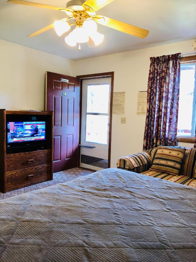 | Black Hills Motel at Quail's Crossing