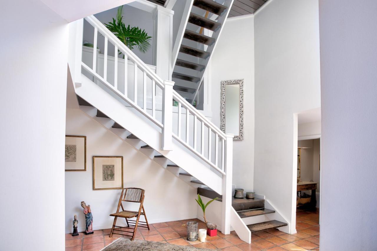 | Beach Cottage, Steps to the Beach. Pet friendly. King Bed.