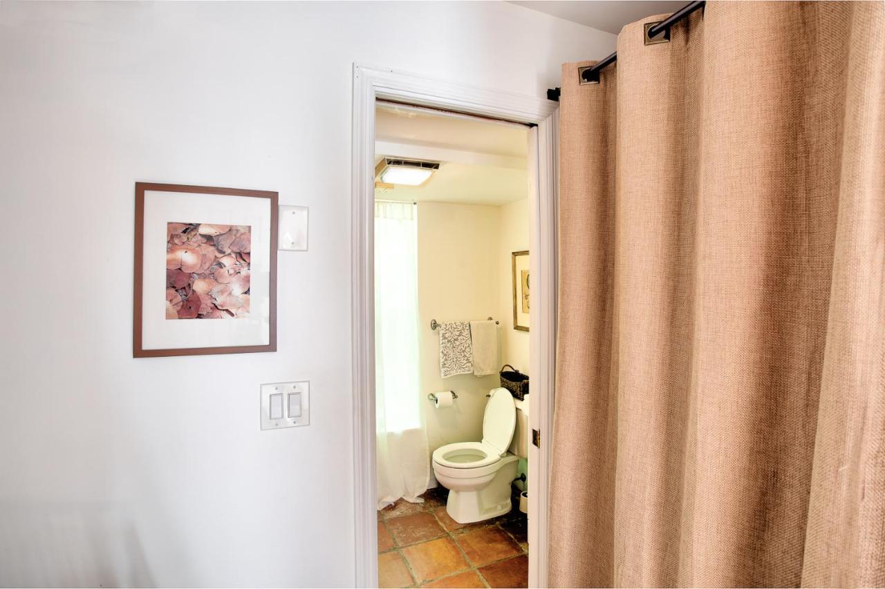 | Beach Cottage, Steps to the Beach. Pet friendly. King Bed.
