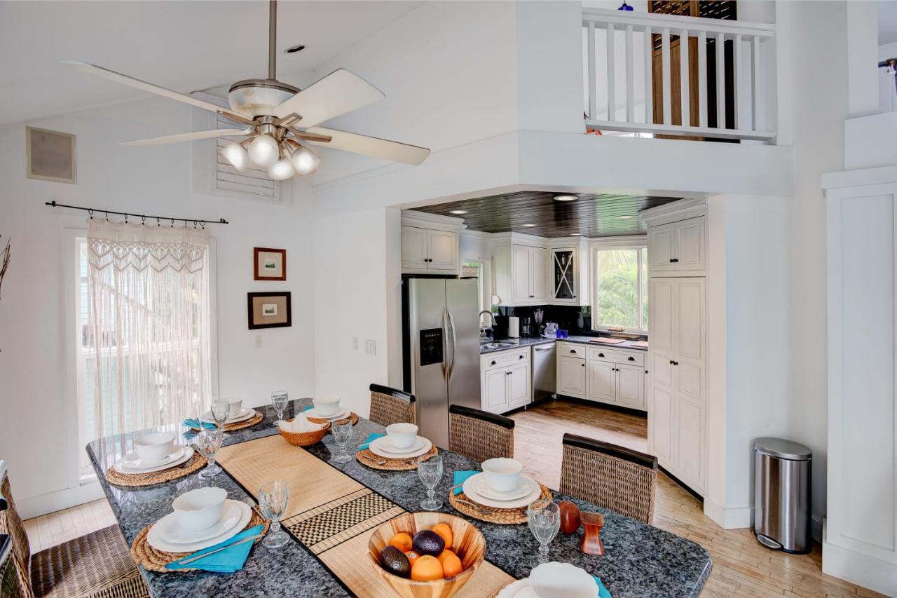 | Beach Cottage, Steps to the Beach. Pet friendly. King Bed.