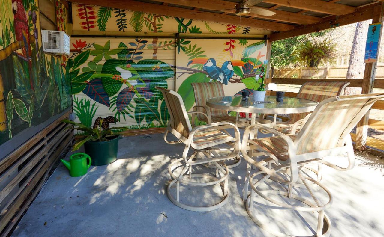 | Room in Apartment - Pleasant Days Bb Manatee Room