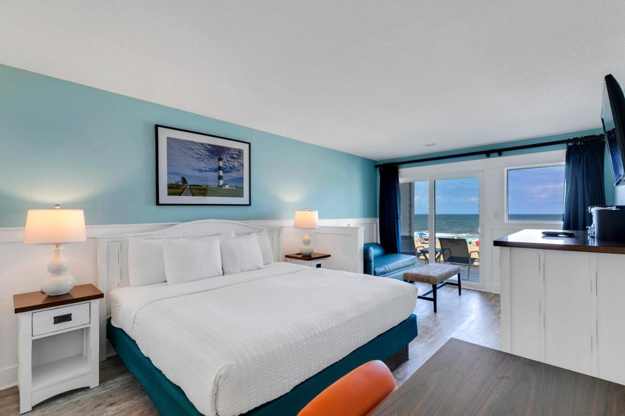 Superior - 1 King Bed Oceanfront at John Yancey Oceanfront Inn