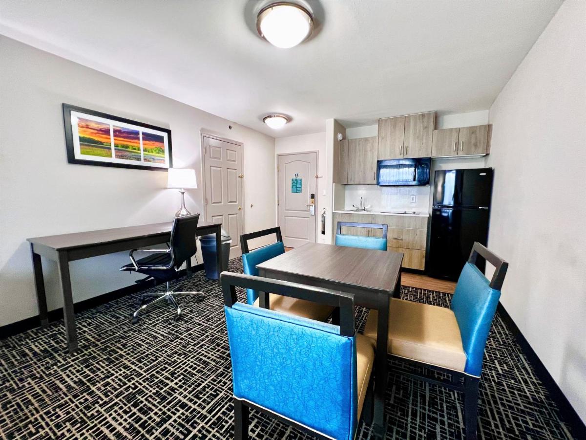 King Suite - Non-Smoking at La Quinta Inn & Suites by Wyndham Pharr North McAllen