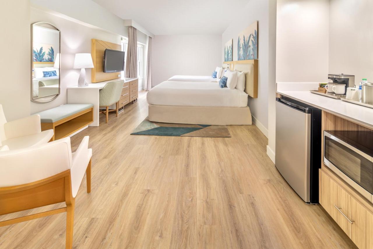 Queen Studio Suite - Accessible/Non-Smoking at Four Points by Sheraton Miami Beach